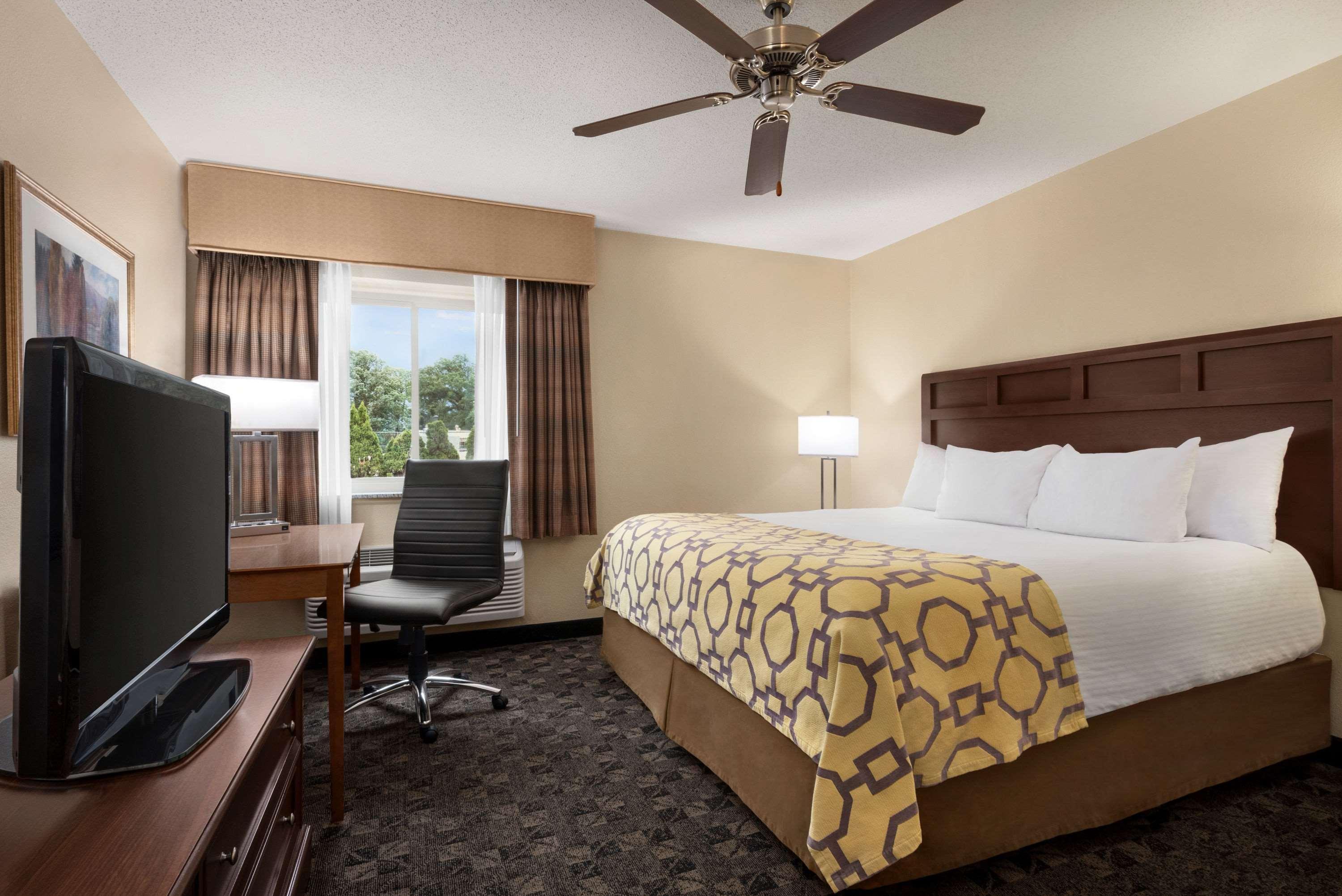 Baymont By Wyndham Mt. Pleasant Hotell Mount Pleasant Exteriör bild