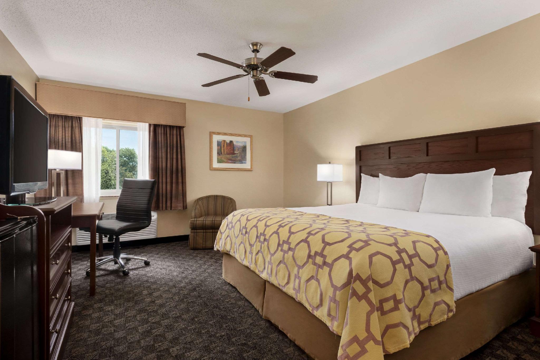 Baymont By Wyndham Mt. Pleasant Hotell Mount Pleasant Exteriör bild