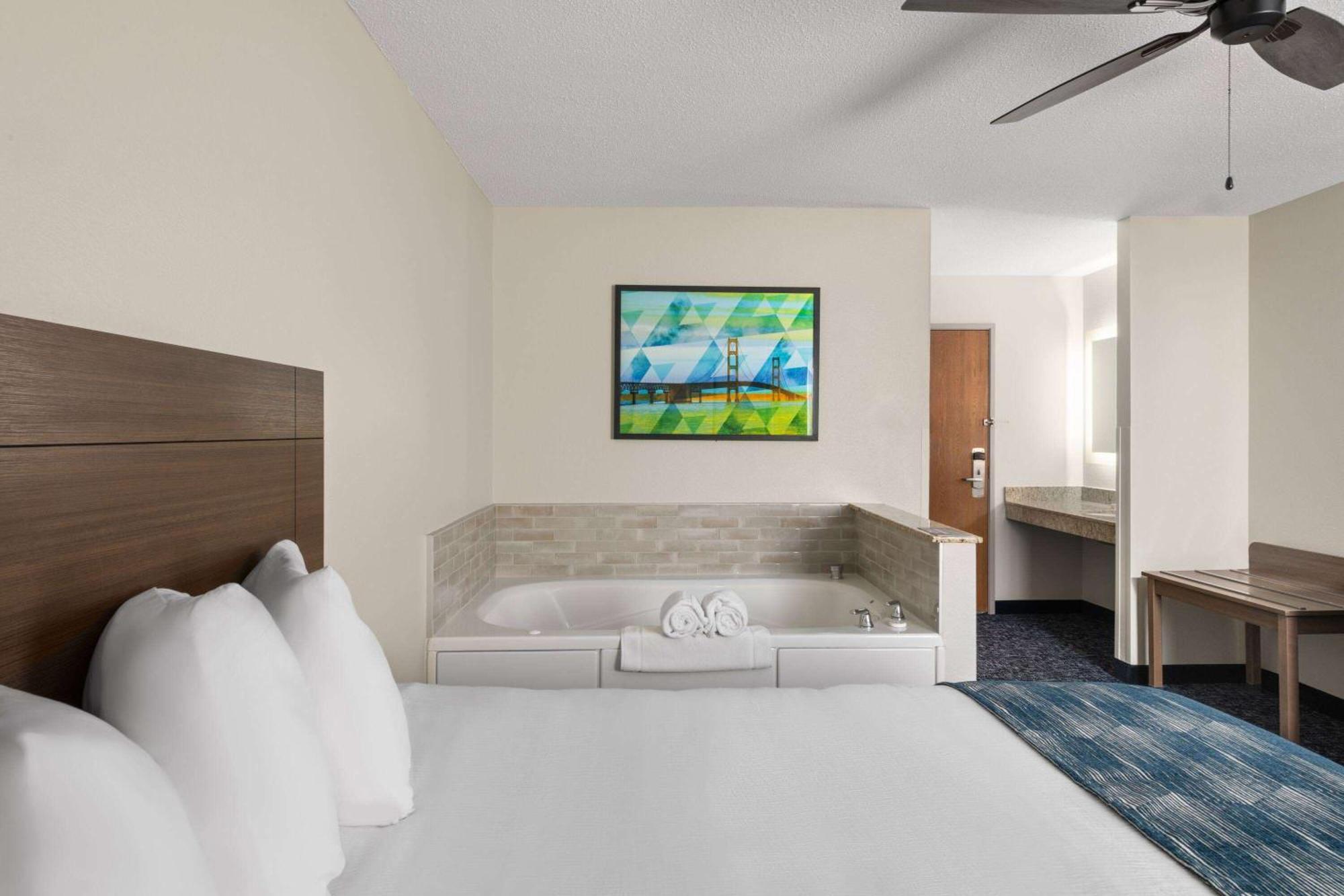 Baymont By Wyndham Mt. Pleasant Hotell Mount Pleasant Exteriör bild