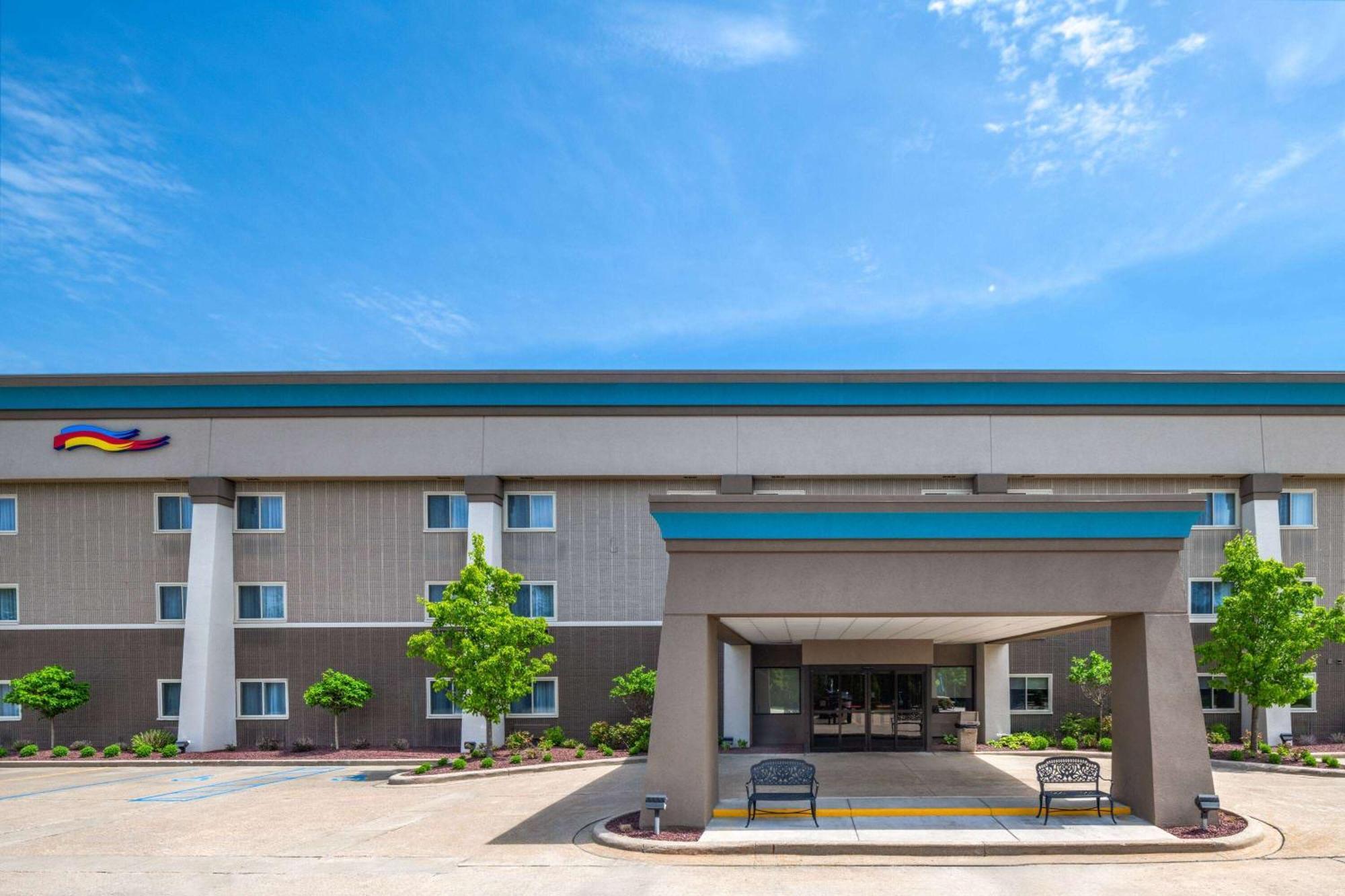 Baymont By Wyndham Mt. Pleasant Hotell Mount Pleasant Exteriör bild