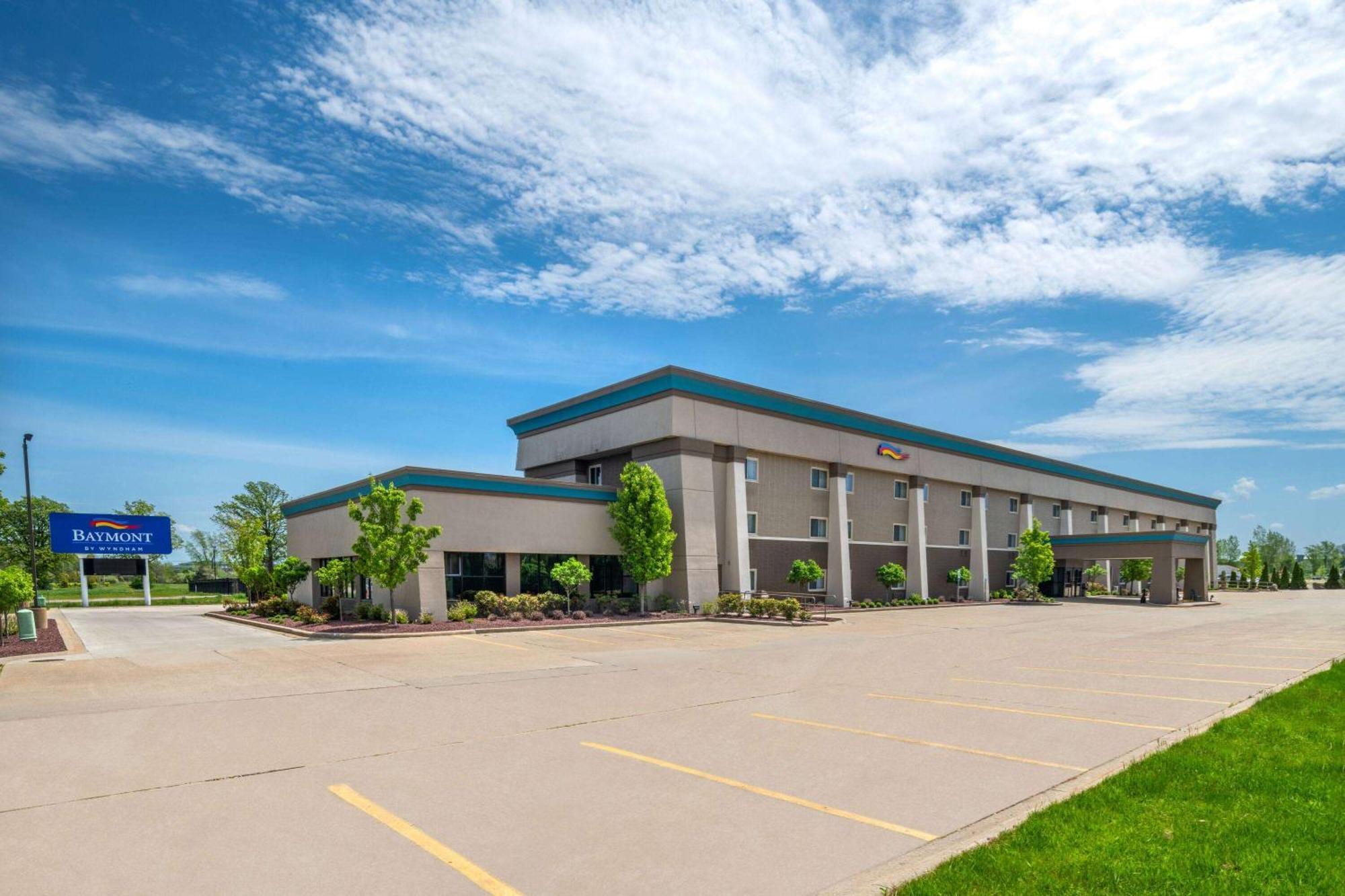 Baymont By Wyndham Mt. Pleasant Hotell Mount Pleasant Exteriör bild